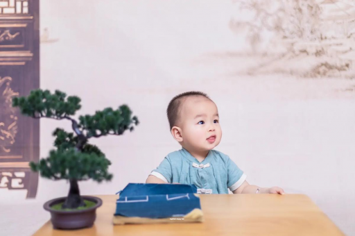漯河怀孕肚子中间凹两边凸